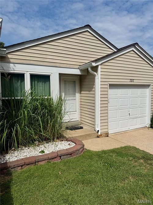 151 Cascade Terrace Dr, Ballwin, MO, 63021-7312 | Card Image