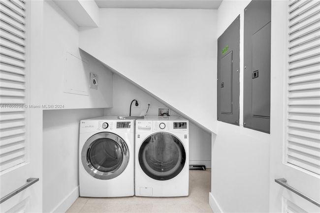 1 - 640 Fernwood Rd, Townhouse with 4 bedrooms, 3 bathrooms and null parking in Key Biscayne FL | Image 20