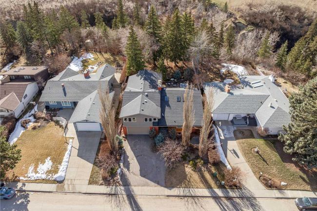 435 Wildwood Drive Sw, Home with 4 bedrooms, 3 bathrooms and 4 parking in Calgary AB | Image 43