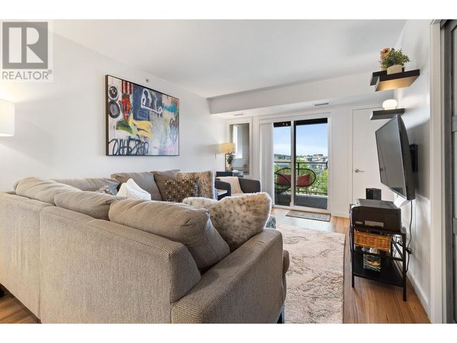 PH2 - 775 Academy Way, Condo with 3 bedrooms, 3 bathrooms and 1 parking in Kelowna BC | Image 6