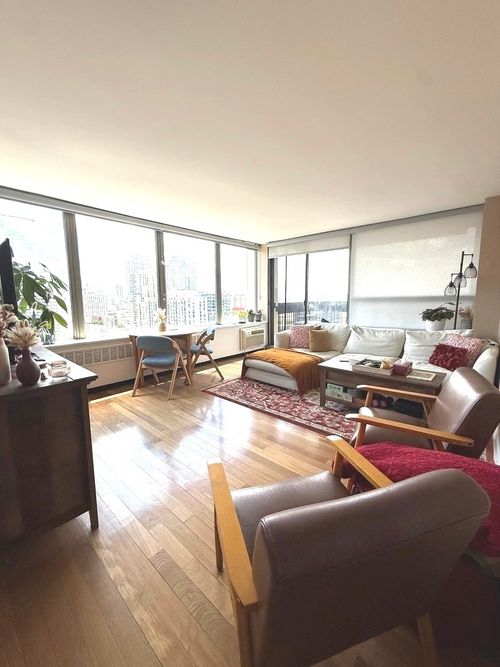 1801d-1355 N Sandburg Ter, Chicago, IL, 60610-7976 | Card Image