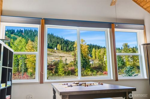 330 Keechelus Dr, Snoqualmie Pass, WA, 98068-5090 | Card Image