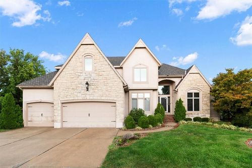712 Ashmont Pl, Lee's Summit, MO, 64064-1661 | Card Image