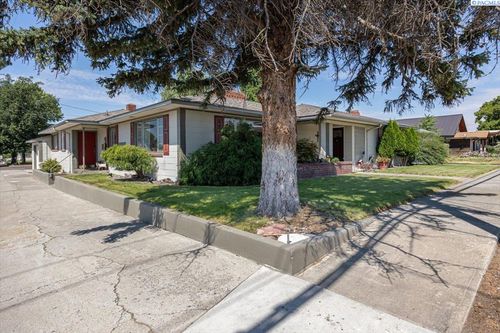 137 S Burke Ave, Connell, WA, 99326-4032 | Card Image
