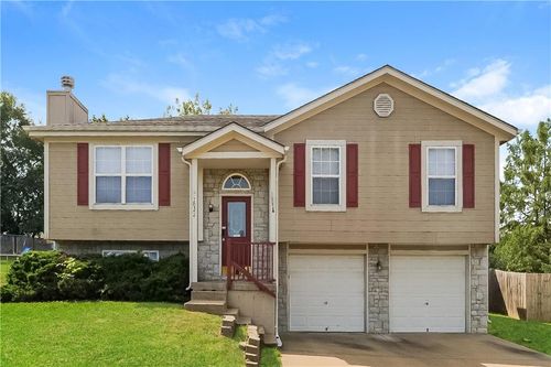 3022 Sw Shadow Brook Dr, Blue Springs, MO, 64015-7456 | Card Image