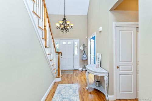 19 Joshua Ct, Wading River, NY, 11792-2420 | Card Image