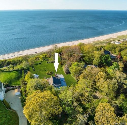 995 Red Fox Rd, Mattituck, NY, 11952 | Card Image