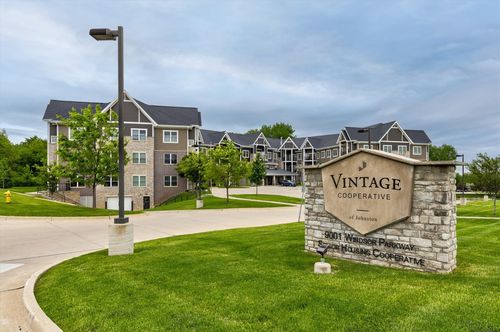 313-9001 Windsor Pkwy, Johnston, IA, 50131-2546 | Card Image