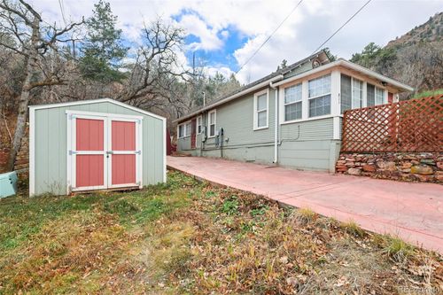 811 Shoshone Pl, Manitou Springs, CO, 80829-2038 | Card Image
