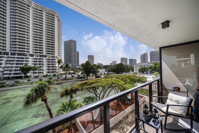 311 - 600 Ne 36th St, Condo with 2 bedrooms, 1 bathrooms and null parking in Miami FL | Image 3