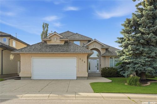 226 Horlick Crescent, House with 4 bedrooms, 4 bathrooms and 2 parking in Saskatoon SK | Card Image