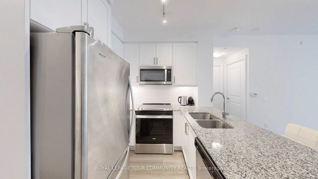 901 - 20 Gatineau Dr, Condo with 1 bedrooms, 1 bathrooms and 1 parking in Vaughan ON | Image 5