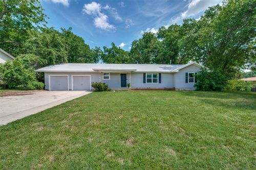 633 Woodland St, Denton, TX, 76209-2083 | Card Image
