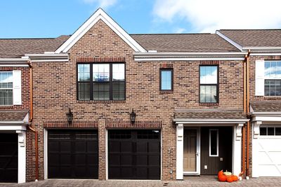 404 Roebling Ct, Townhouse with 4 bedrooms, 2 bathrooms and 2 parking in Cranberry Twp PA | Image 1