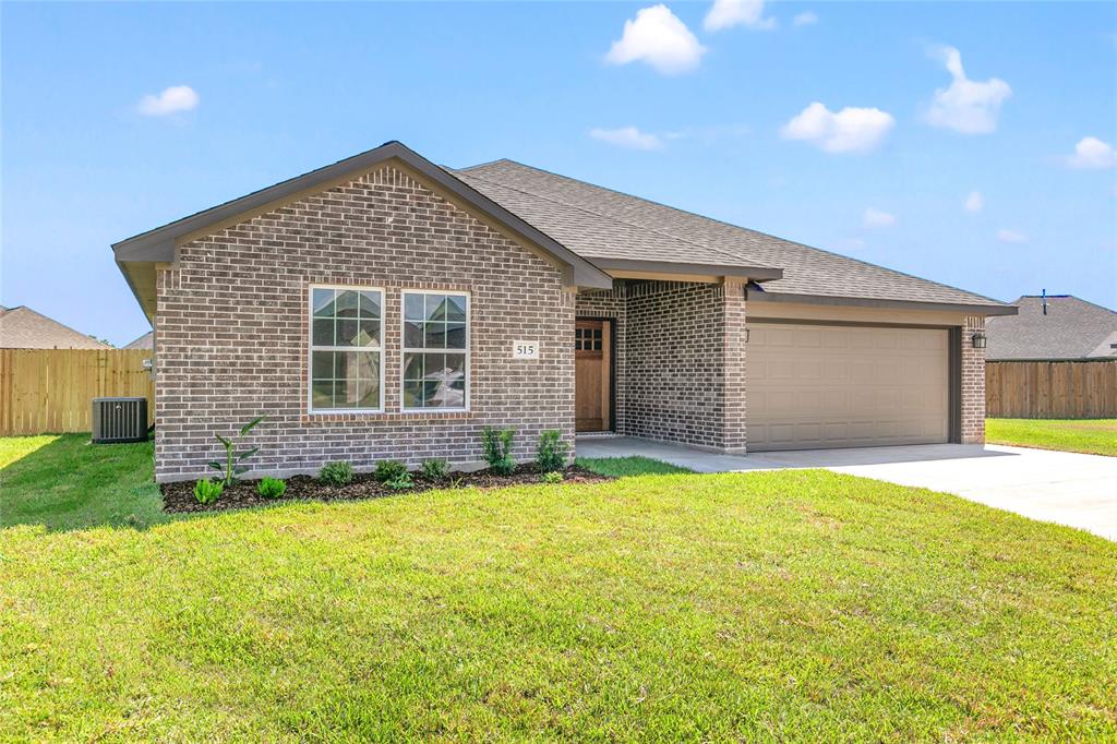 Yorktown Ave, Clute, TX 77531