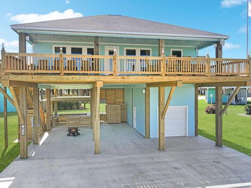 917 Westview, Crystal Beach, TX, 77650-2887 | Card Image