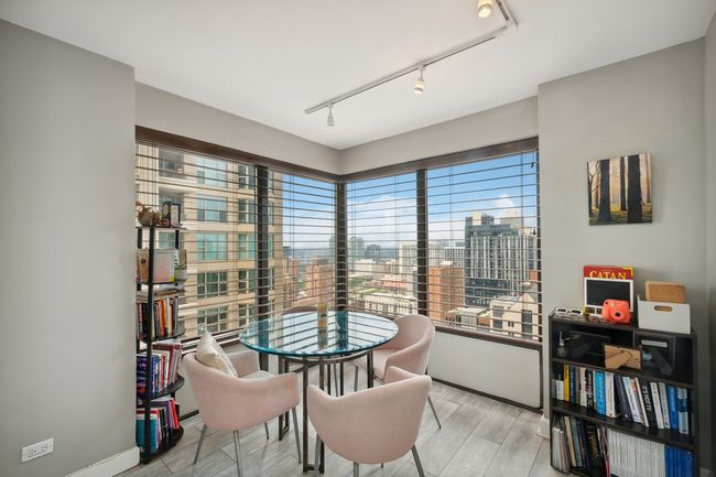 APT-3707 - 30 E Huron St, Condo with 2 bedrooms, 1 bathrooms and null parking in CHICAGO IL | Image 6