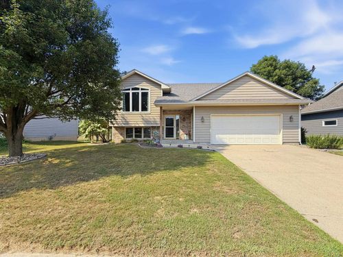 1807 Country Club Dr, Elk Point, SD, 57025-2266 | Card Image