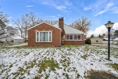 135 Wooster St Nw, Navarre, OH, 44662-1033 | Card Image