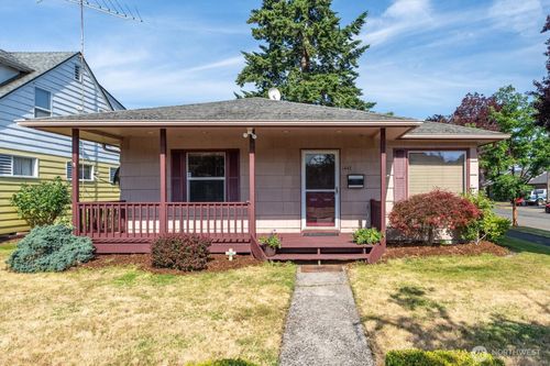 1447 9th Ave, Longview, WA, 98632-3810 | Card Image