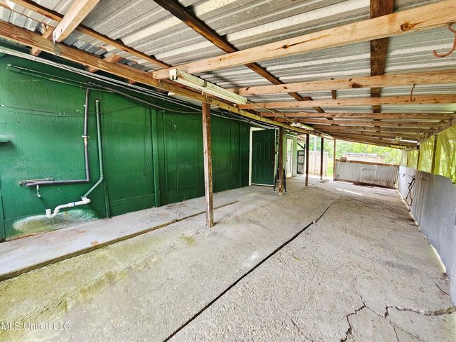 Back covered porch | Image 14
