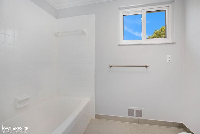 Full Bath | Image 31