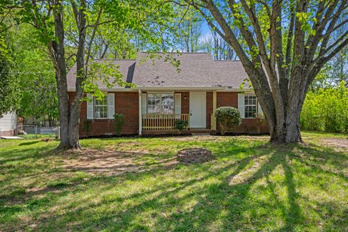 561 Jacquie Dr, Clarksville, TN, 37042-7135 | Card Image