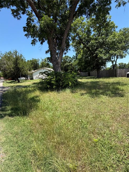 409 E Alamo St, Terrell, TX, 75160-2203 | Card Image