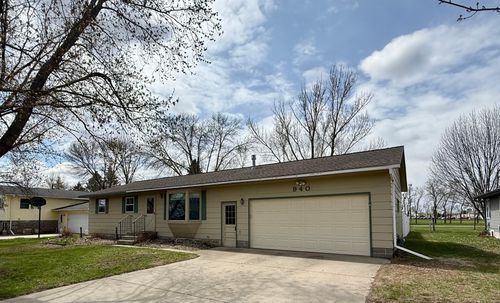940 Lilac Dr, Sauk Centre, MN, 56378-1643 | Card Image
