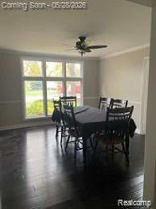 15133 Towering Oaks Dr, Shelby Twp, MI, 48315-1631 | Card Image