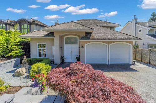 2322 Lawson Ave, West Vancouver, BC, V7V2E6 | Card Image