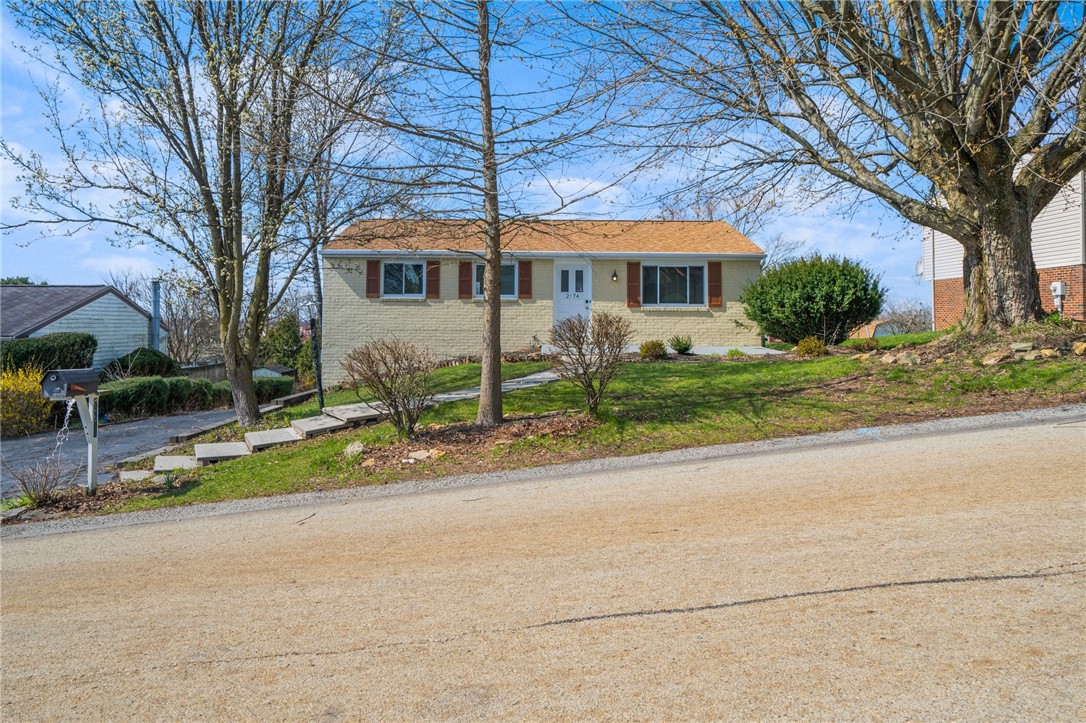 Robin Hood Dr, Irwin, PA 15642