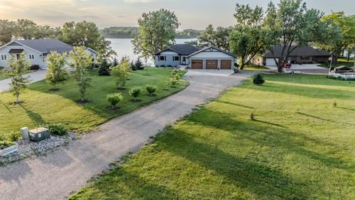 102 W Bay Rd, Lake Park, IA, 51347-1062 | Card Image