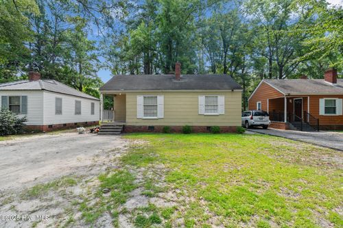 720 Spruce St, Laurinburg, NC, 28352-4520 | Card Image