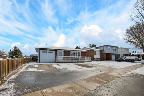 301 Lupin Dr, Whitby, ON, L1N1Y5 | Card Image