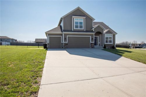 705 Buckeye Ln, Pleasant Hill, MO, 64080-1753 | Card Image