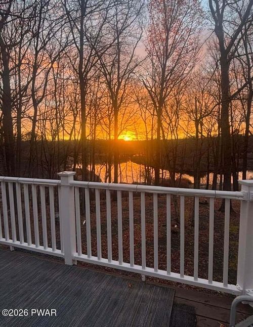 142 Northwynd Dr, Milford, PA, 18337-5057 | Card Image
