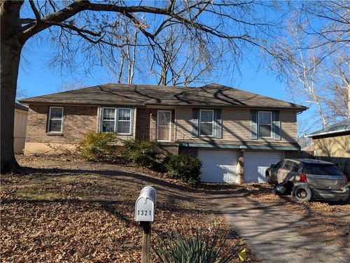 1321 Sw 22nd St, Blue Springs, MO, 64015-4735 | Card Image