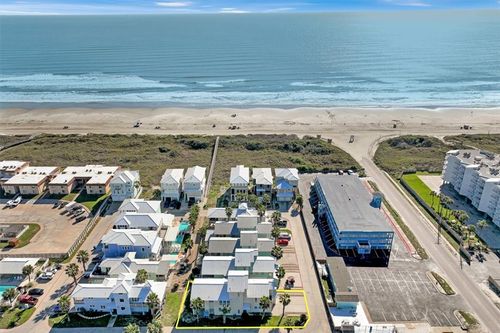 903 Banyan Beach Dr, Port Aransas, TX, 78373-5902 | Card Image