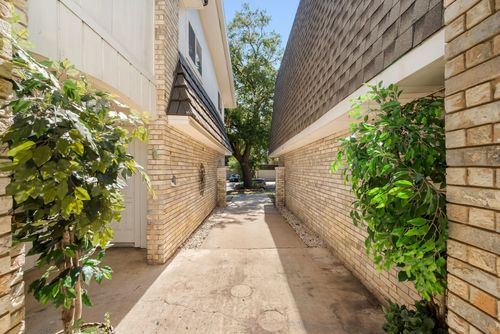 2104 Fleur De Lis Ct, Arlington, TX, 76012-2209 | Card Image
