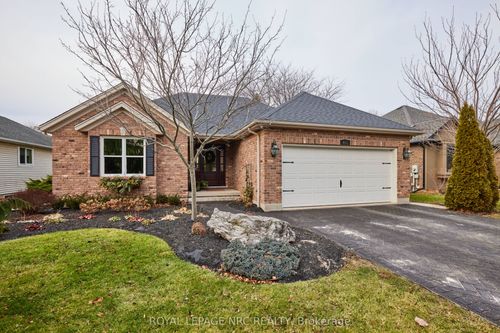 611 Victoria St, Niagara on the Lake, ON, L0S1J0 | Card Image