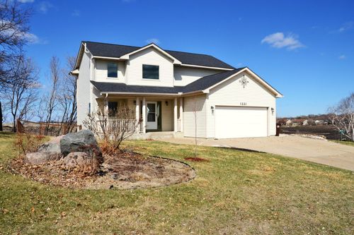 1221 Cherrywood Dr Ne, New Prague, MN, 56071-2116 | Card Image