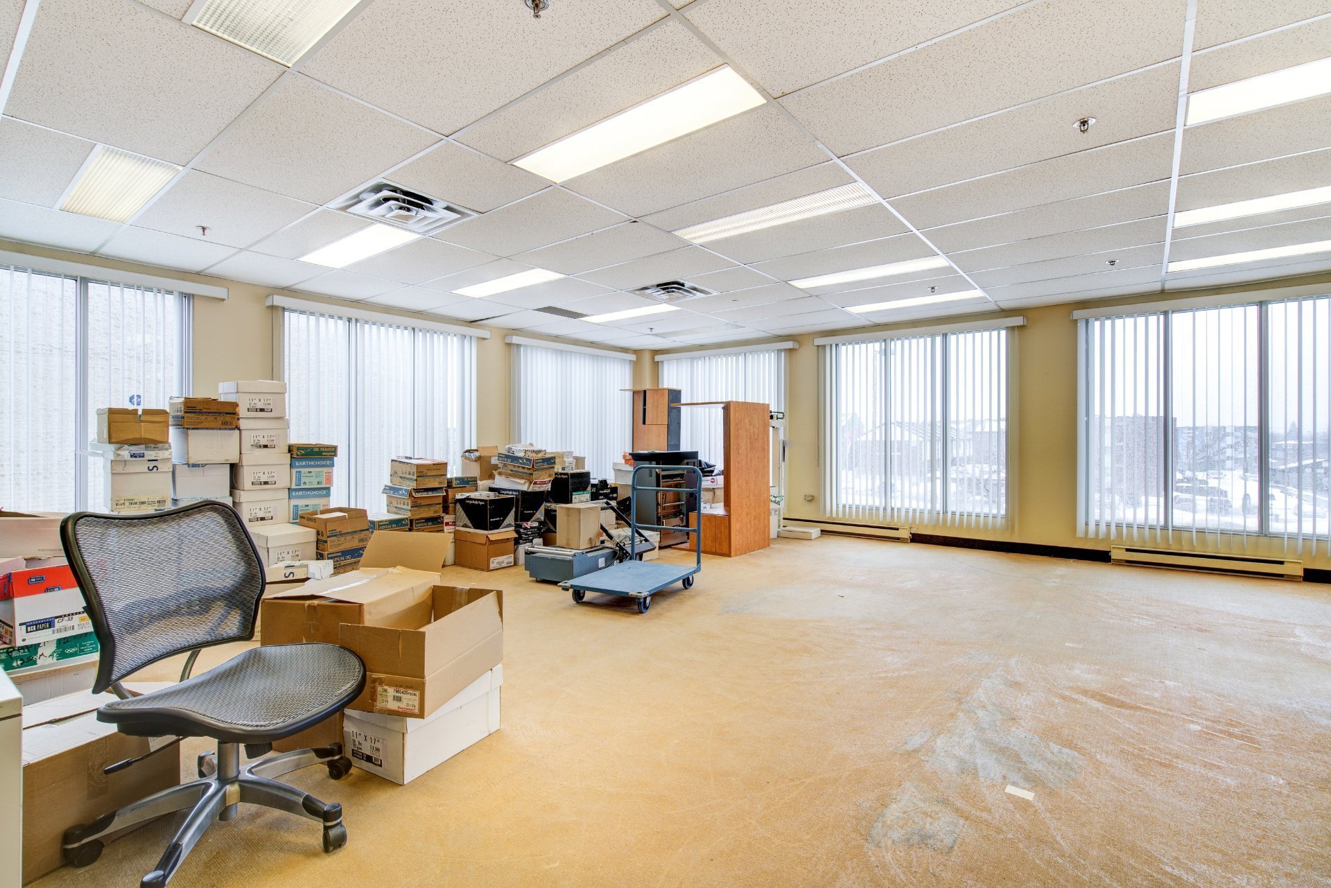 Commercial Lease in Laval (Chomedey) 2