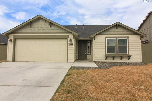6811 Three Rivers Drive, Pasco, WA, 99301 | Card Image