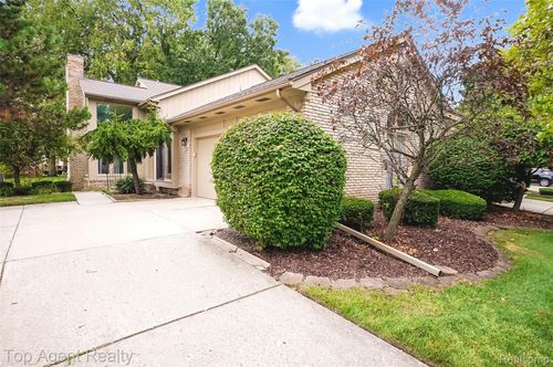 43088 W Kirkwood Dr, Clinton Township, MI, 48038-1221 | Card Image