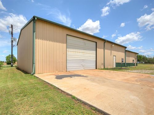 22514 N 2930 Rd, Kingfisher, OK, 73750-7811 | Card Image
