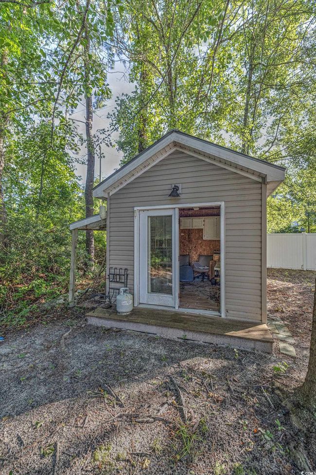 View of outdoor structure | Image 10