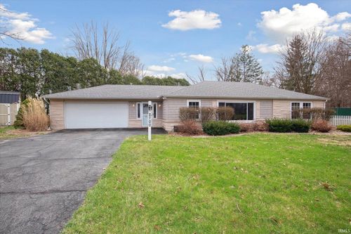 2700 Martin Manor Dr, Goshen, IN, 46526-5427 | Card Image