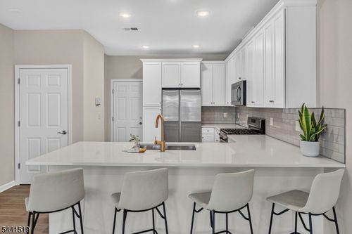 3101-3 Sadie Cir, Union, NJ, 07083-2532 | Card Image