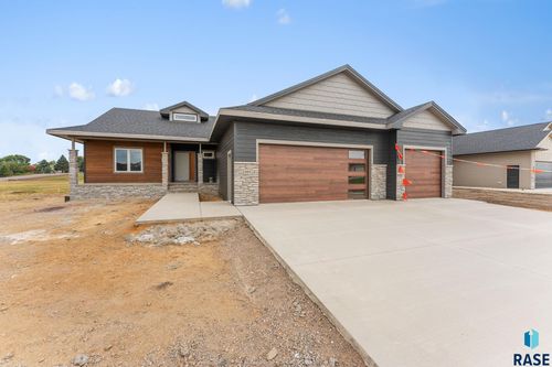 2305 S Red Oak Ave, Sioux Falls, SD, 57110-6904 | Card Image